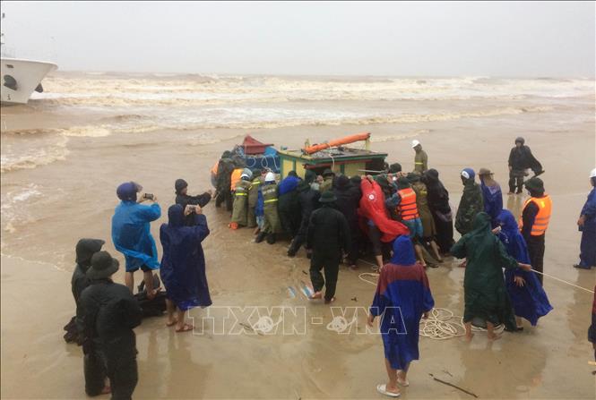 Thủ tướng Chính phủ chỉ đạo khẩn trương tìm kiếm, cứu nạn thuyền viên bị mất tích tại biển Cửa Việt